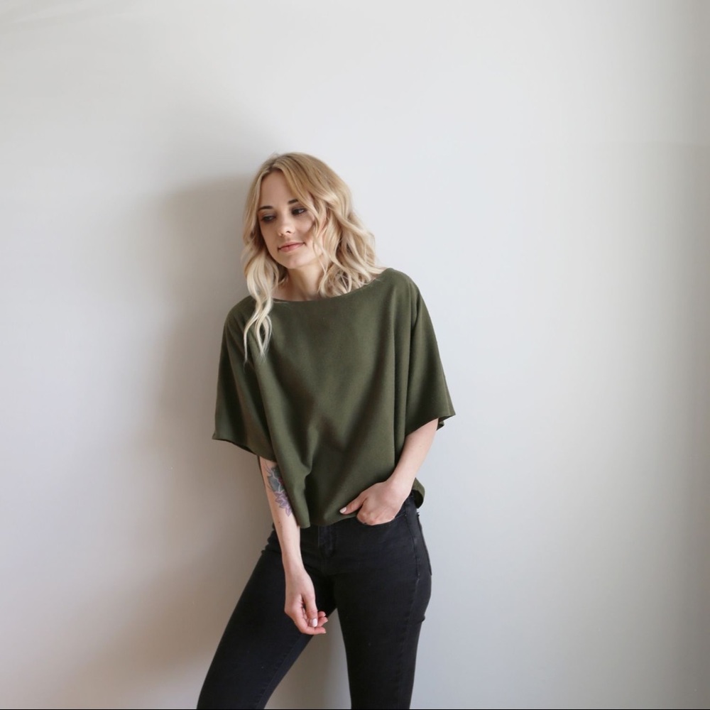 Jamie & the Jones Blank Canvas Top - Olive